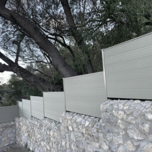 DuraPost PRIMA composite gravel board in powder-coated finish – lightweight, rot-proof base protection for modern fencing systems.